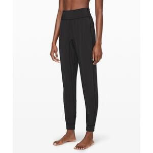 Lululemon Women's 4 Black Polyester High Waisted Lightweight Sun Setter Jogger